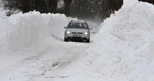 Heavy snow strands hundreds on German highway